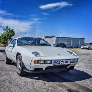 Porsche 928
